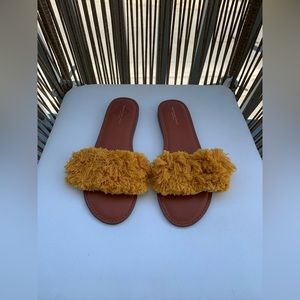 🪻 Yellow Fringe Single-Strap American Eagle Sandals 🪻